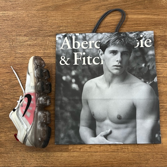 2 LOT ABERCROMBIE MALE MODEL BRUCE WEBER PICTURE PORTRAIT MEN PAPER SHOPPING BAG - Picture 3 of 7
